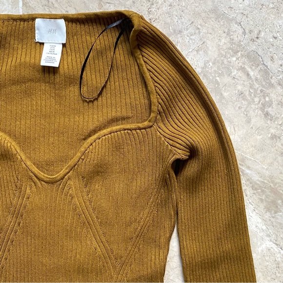 H&M Ribbed Knit Sweetheart Neckline Sweater - Size Medium - Picture 5 of 6